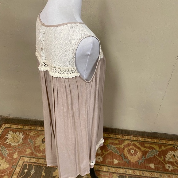 Boutique Umgee Dress. Like new. Very unique. Lace at the top and bottom. - Picture 2 of 4